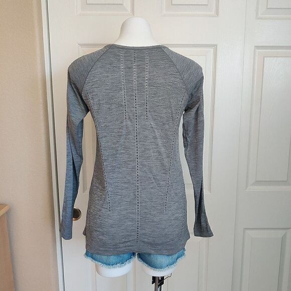 Athleta Foothill seamless laser cut long sleeve top M - Picture 6 of 9